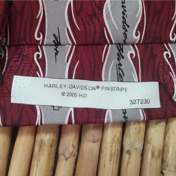 EUC RALPH MARLIN Harley Davidson 2005 Red, Gray & White Pinstripe 100% Silk Tie - Picture 3 of 8